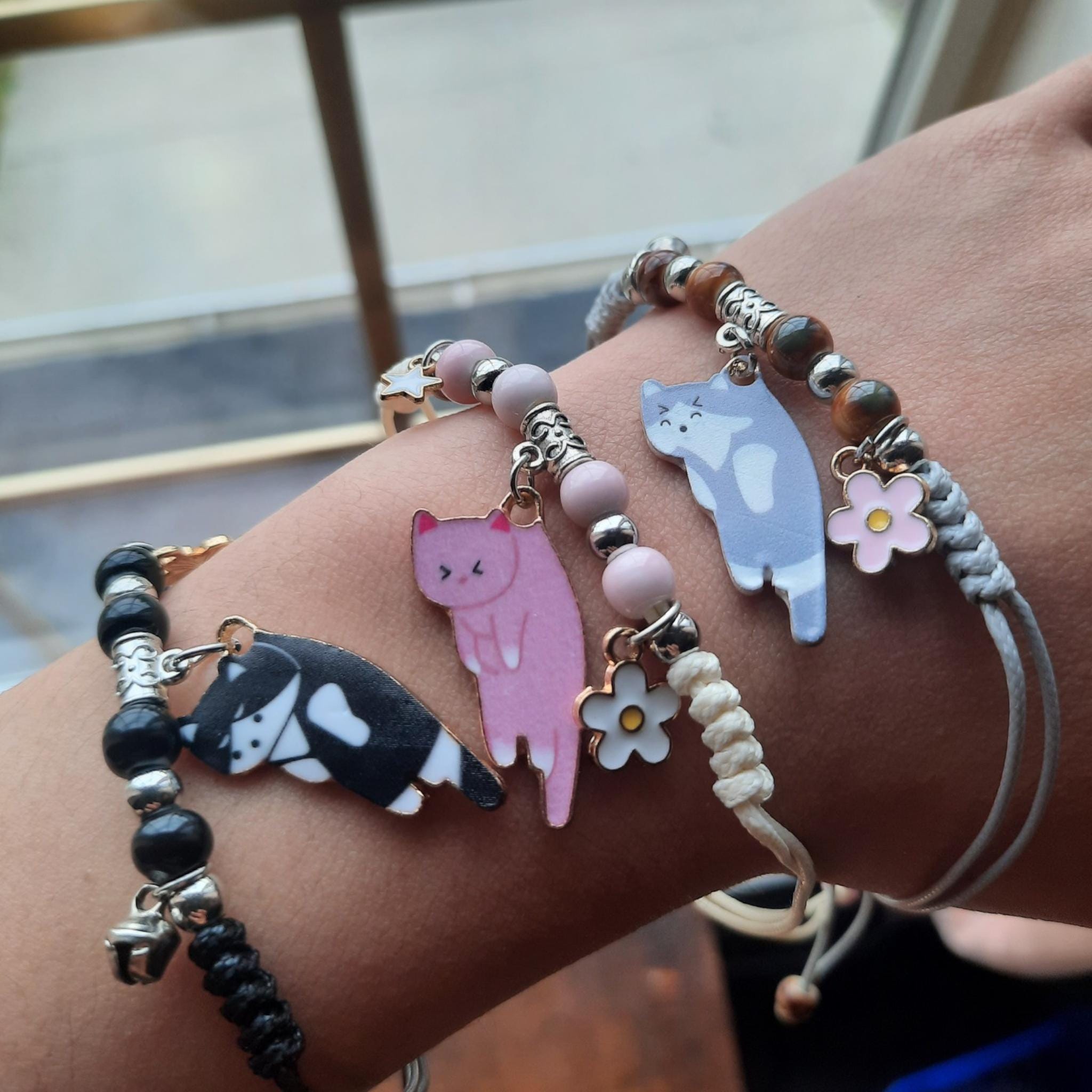 Minimalist Cat Charm Bracelet: Adjustable Wristband for Cat Lovers