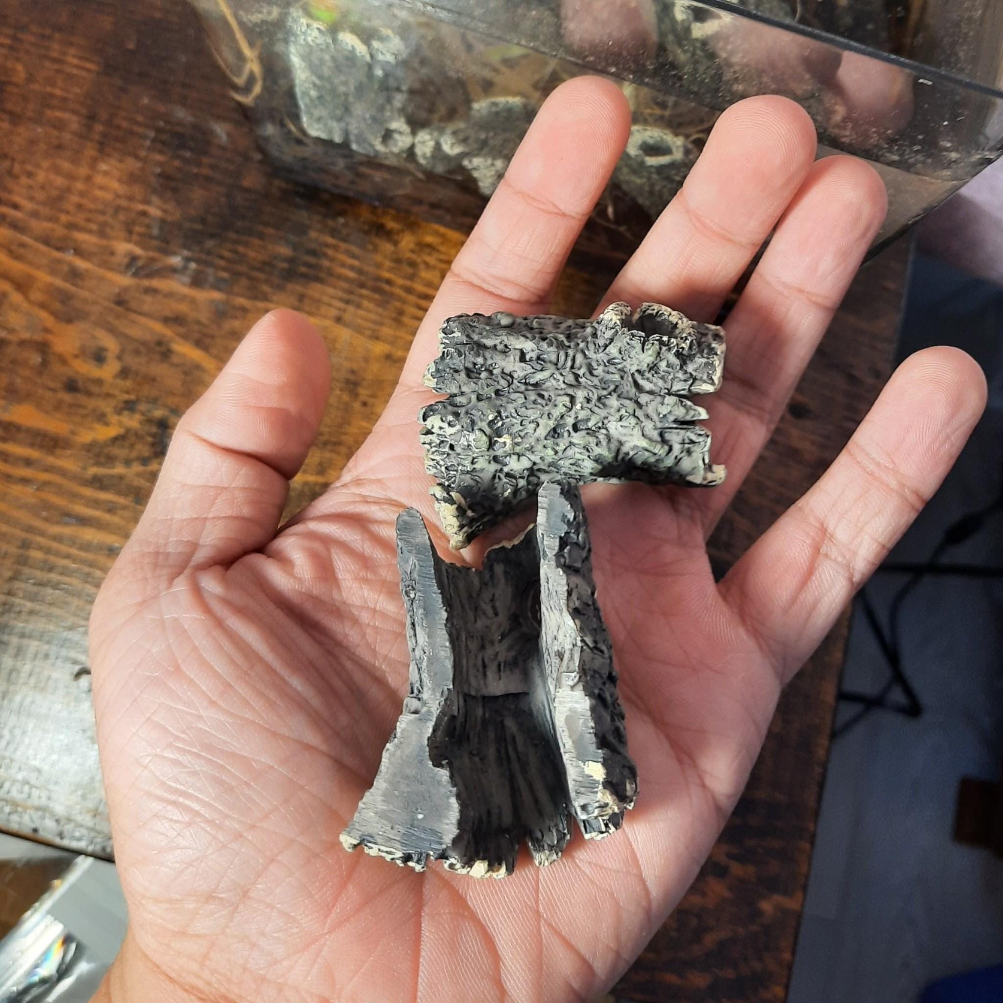 Mini Aquarium Log wood Hideout: Resin Fish Tank & Terrarium Cave