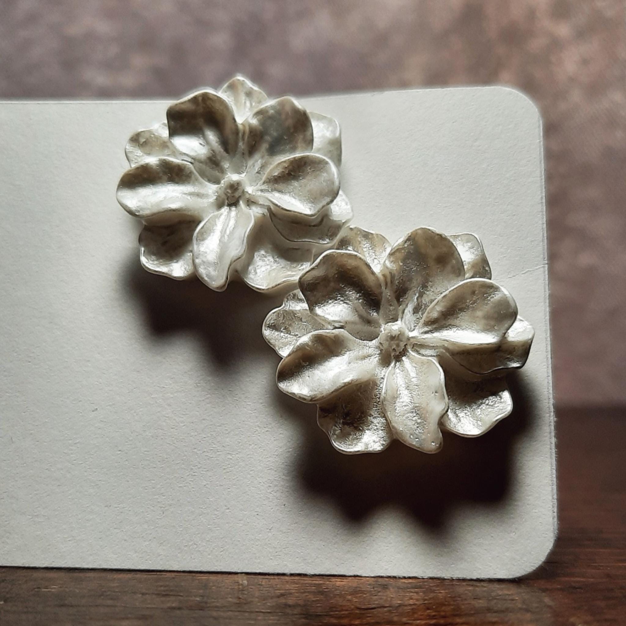 White Resin Flower Earrings: Korean Style Pearl Petal Studs